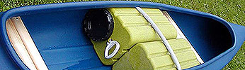 detail um�st�n� barel� na p�epravu osobn�ch v�c� v trupu VYDRY